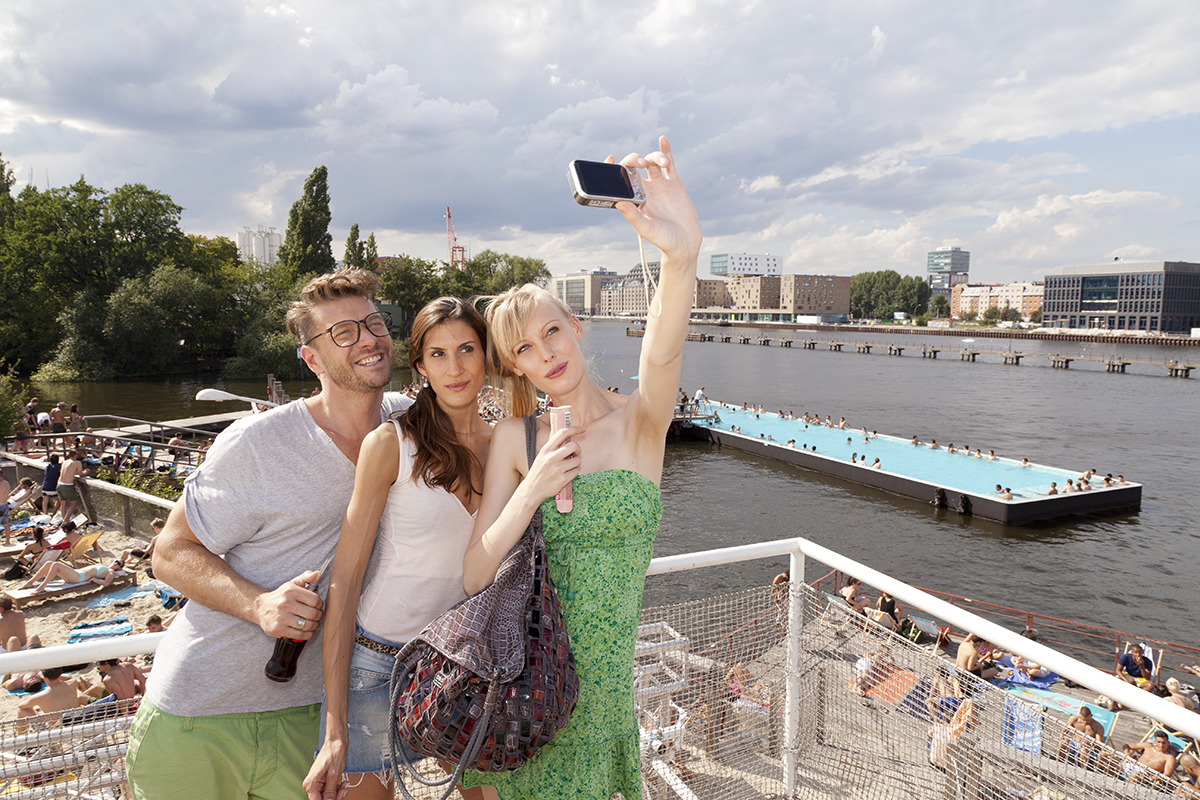 Arena Berlin mit Badeschiff in Treptow Copyright: visitberlin, Foto: Philip Koschel