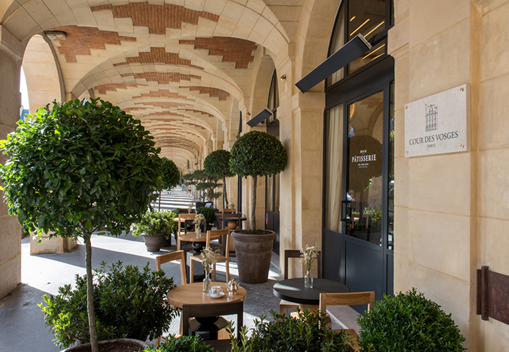 Cour_des_Vosges_Salon_de_the_Yann-Brys_Terrasse_Gdelaubier